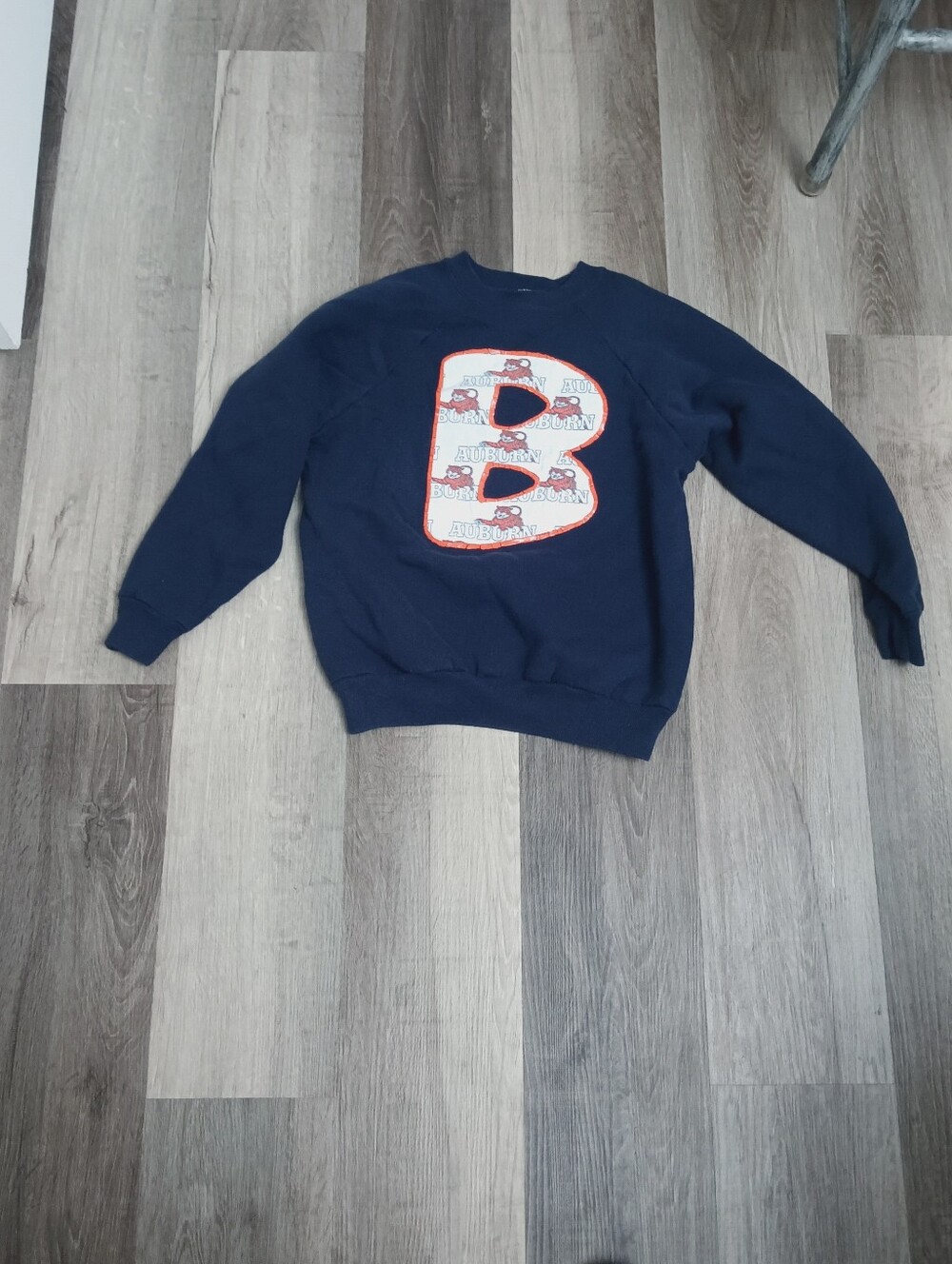 Vintage Women's Auburn Tigers Navy Crewneck Sweater with Graphic 'B-E' Patch